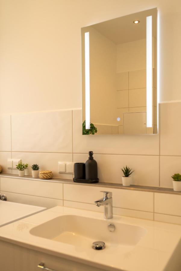 Maremar - Design Apartment - Luxus Boxspringbett - Zentral - Kueche - Arbeitsplatz - Highspeed Wlan Gera Extérieur photo